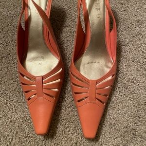 Michelle D Size 9 Coral color sling back dress shoe - read comment below.